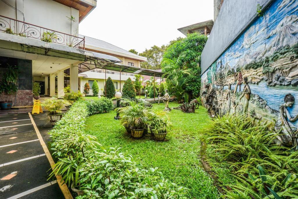 Hotel Yuta Manado
